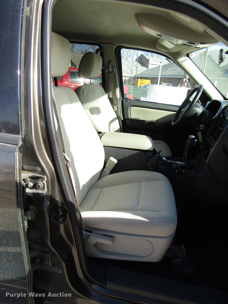 image for item DB6894 2008 Ford Explorer SUV