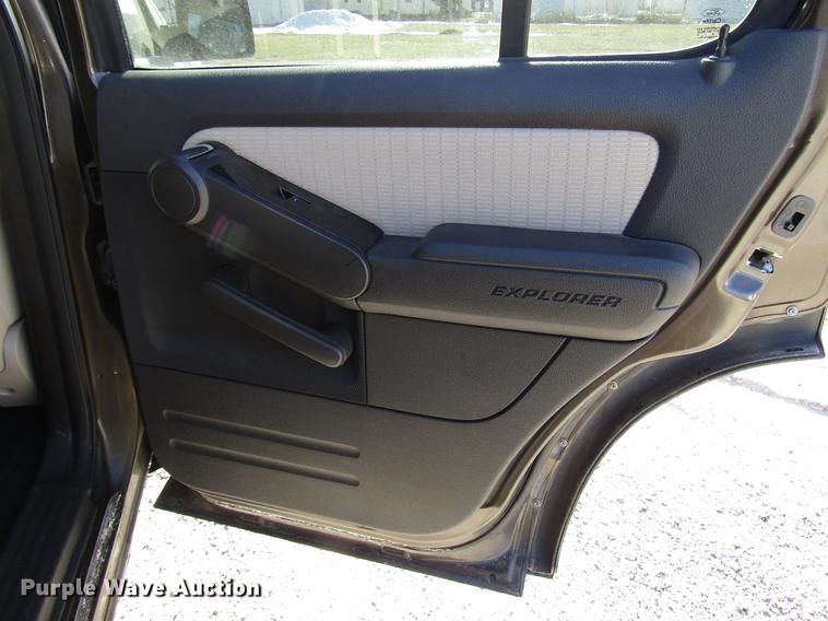 image for item DB6894 2008 Ford Explorer SUV