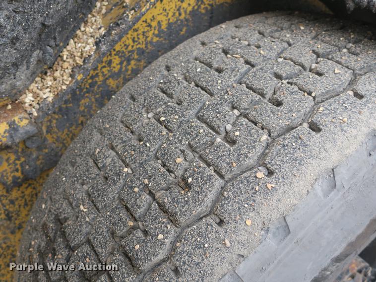 image for item DB8897 2000 Rosco Spread Pro chip spreader