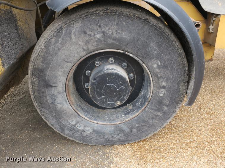 image for item DB8897 2000 Rosco Spread Pro chip spreader