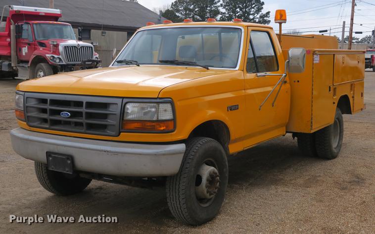 image for item DB8898 1993 Ford F450 Super Duty XL utility truck