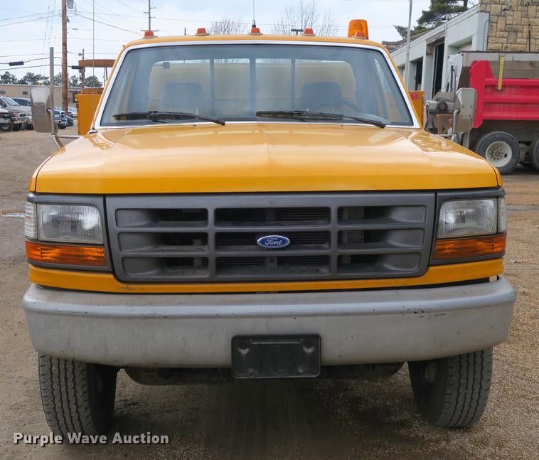 image for item DB8898 1993 Ford F450 Super Duty XL utility truck