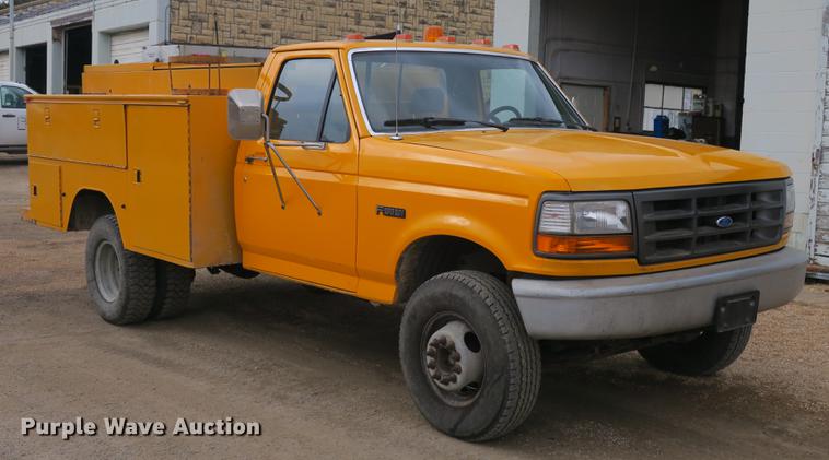 image for item DB8898 1993 Ford F450 Super Duty XL utility truck