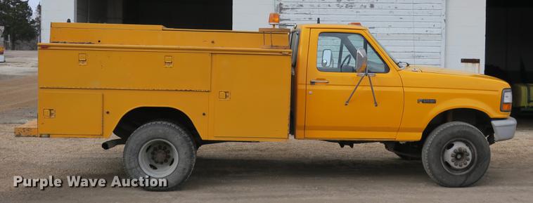 image for item DB8898 1993 Ford F450 Super Duty XL utility truck