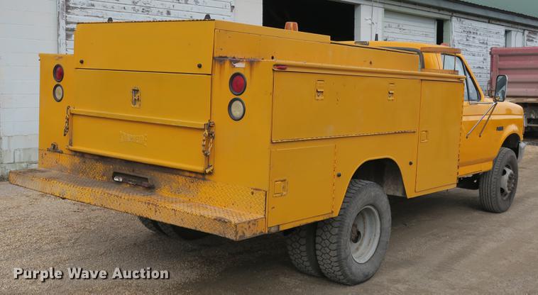image for item DB8898 1993 Ford F450 Super Duty XL utility truck