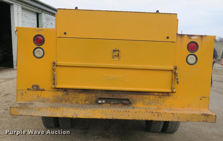 image for item DB8898 1993 Ford F450 Super Duty XL utility truck