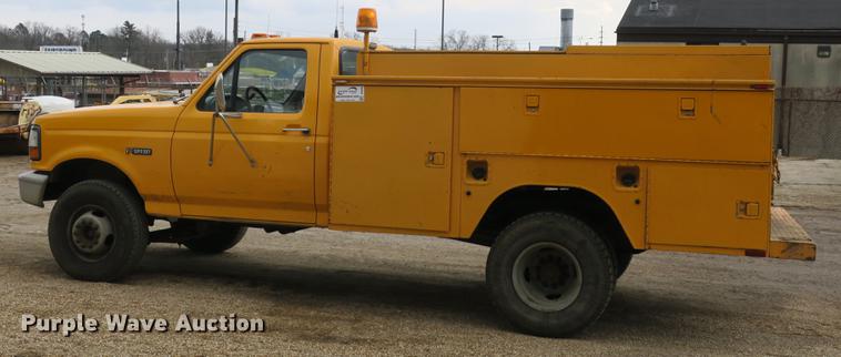image for item DB8898 1993 Ford F450 Super Duty XL utility truck