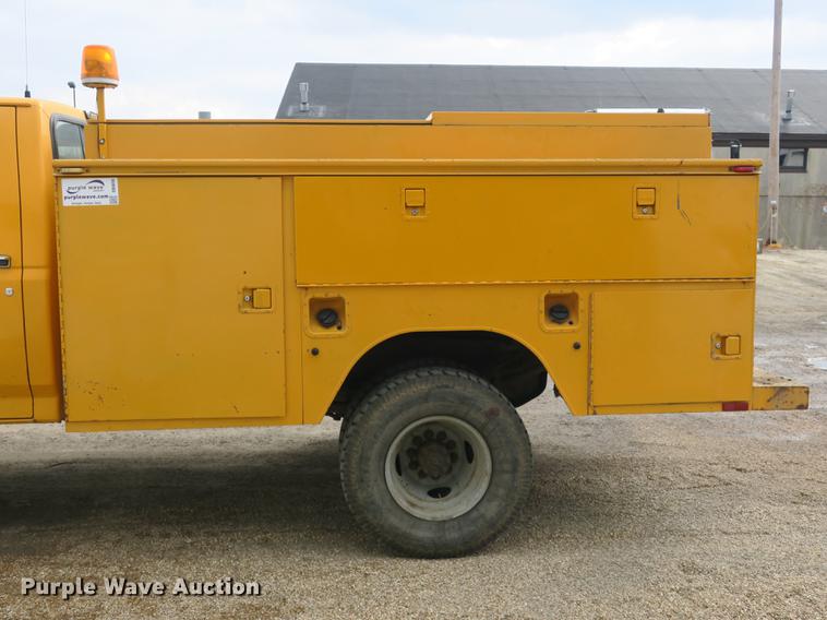 image for item DB8898 1993 Ford F450 Super Duty XL utility truck