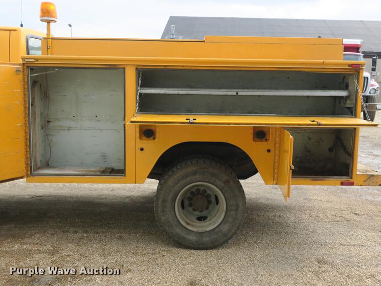 image for item DB8898 1993 Ford F450 Super Duty XL utility truck