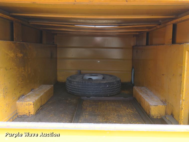 image for item DB8898 1993 Ford F450 Super Duty XL utility truck