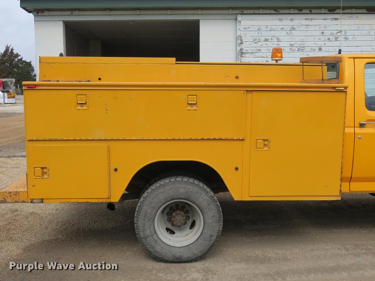 image for item DB8898 1993 Ford F450 Super Duty XL utility truck