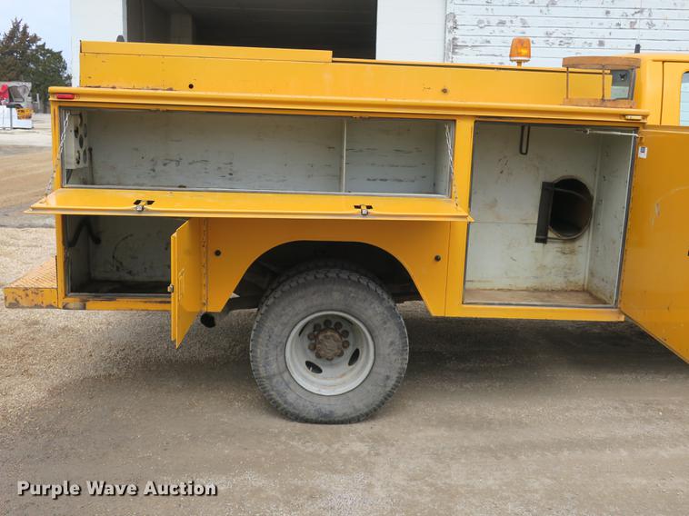 image for item DB8898 1993 Ford F450 Super Duty XL utility truck