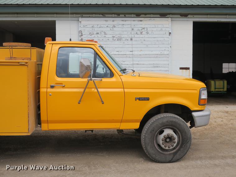 image for item DB8898 1993 Ford F450 Super Duty XL utility truck