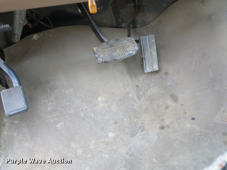 image for item DB8898 1993 Ford F450 Super Duty XL utility truck