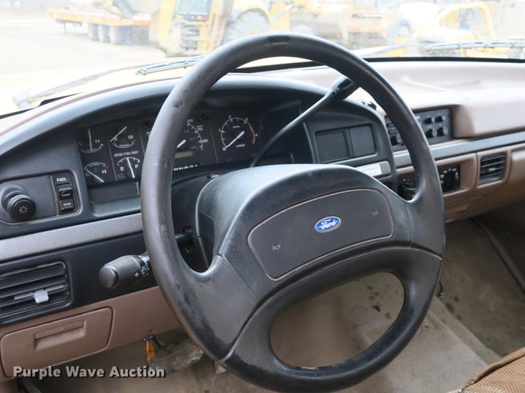 image for item DB8898 1993 Ford F450 Super Duty XL utility truck