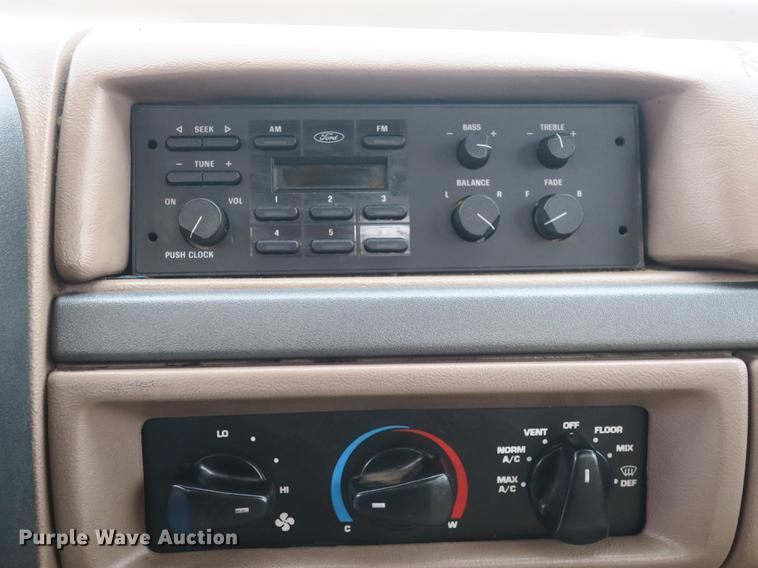 image for item DB8898 1993 Ford F450 Super Duty XL utility truck