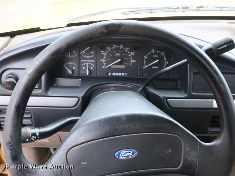 image for item DB8898 1993 Ford F450 Super Duty XL utility truck