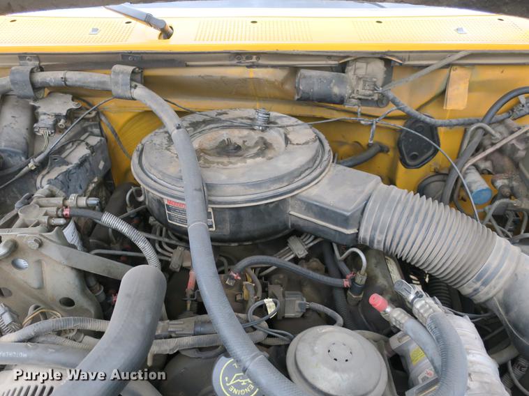 image for item DB8898 1993 Ford F450 Super Duty XL utility truck