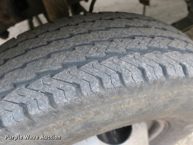 image for item DB8898 1993 Ford F450 Super Duty XL utility truck