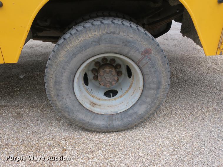 image for item DB8898 1993 Ford F450 Super Duty XL utility truck