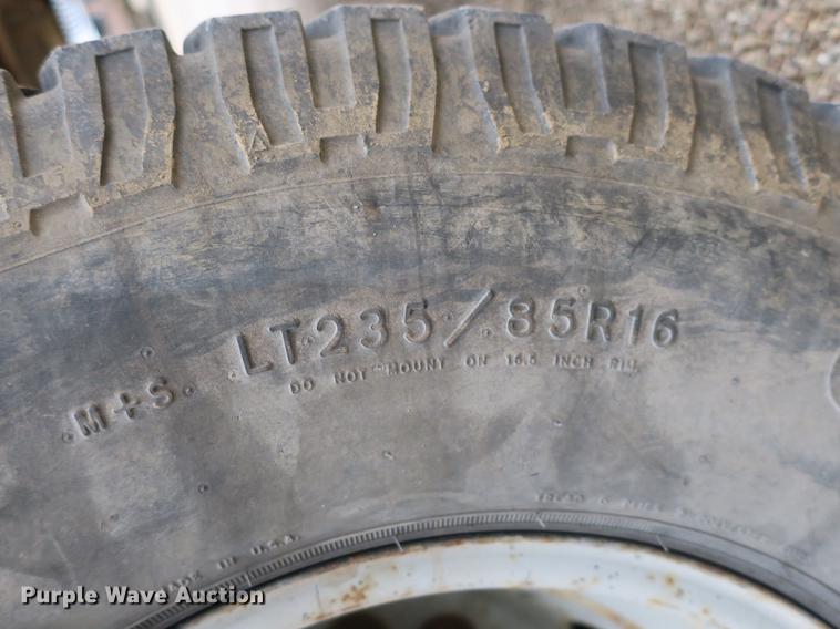 image for item DB8898 1993 Ford F450 Super Duty XL utility truck