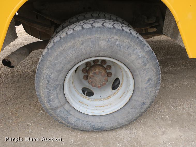 image for item DB8898 1993 Ford F450 Super Duty XL utility truck