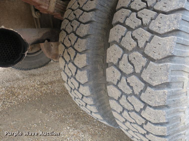 image for item DB8898 1993 Ford F450 Super Duty XL utility truck