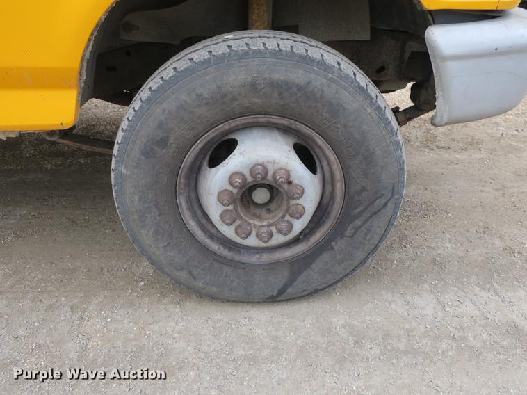 image for item DB8898 1993 Ford F450 Super Duty XL utility truck