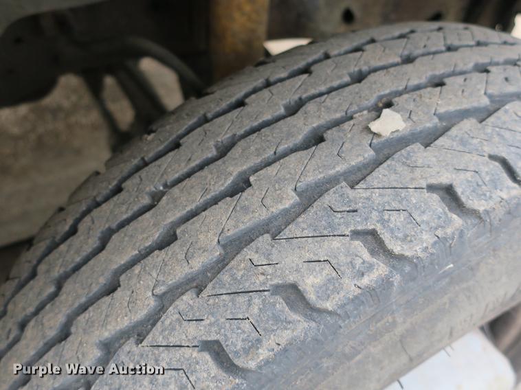 image for item DB8898 1993 Ford F450 Super Duty XL utility truck