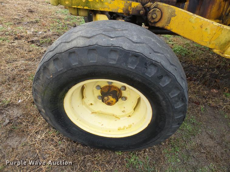 image for item DD2347 1974 John Deere 302A landscape tractor