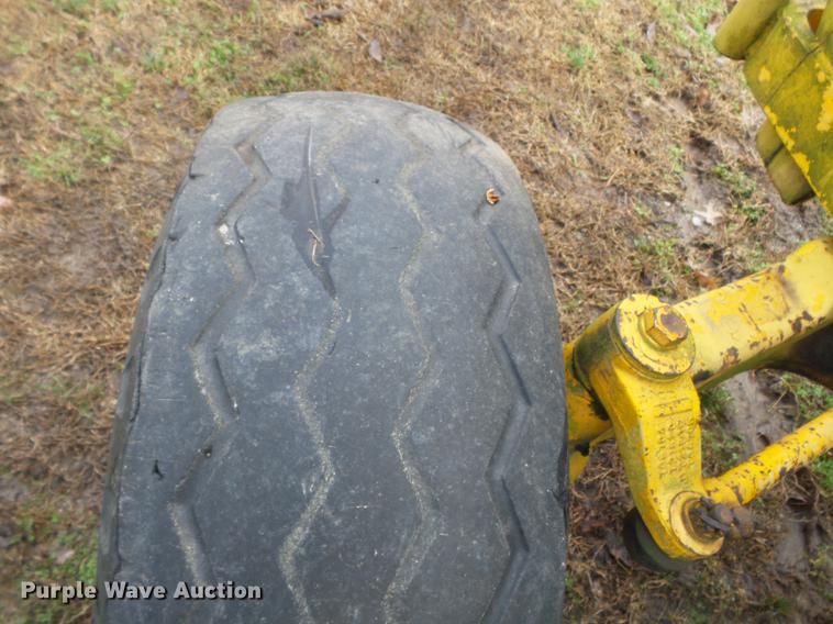 image for item DD2347 1974 John Deere 302A landscape tractor