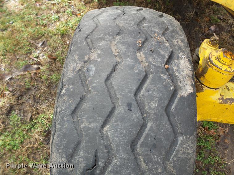 image for item DD2347 1974 John Deere 302A landscape tractor