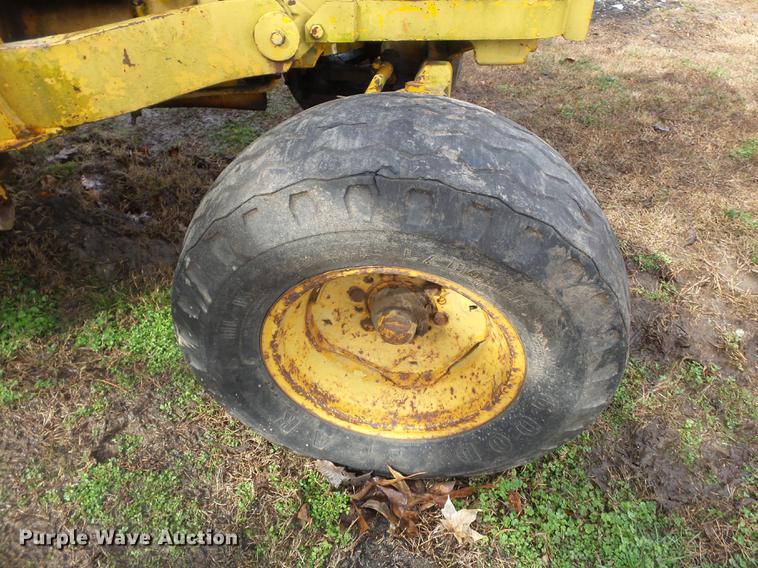 image for item DD2347 1974 John Deere 302A landscape tractor