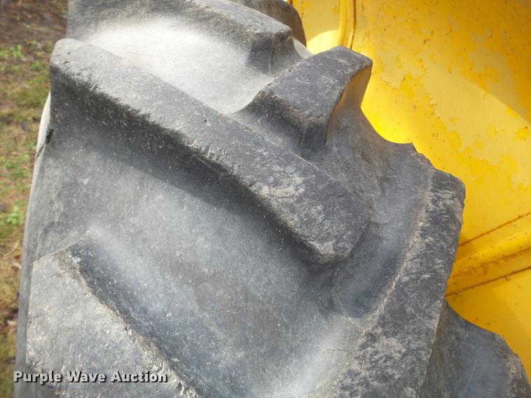 image for item DD2347 1974 John Deere 302A landscape tractor