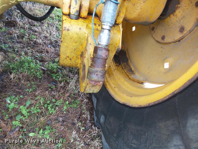 image for item DD2347 1974 John Deere 302A landscape tractor