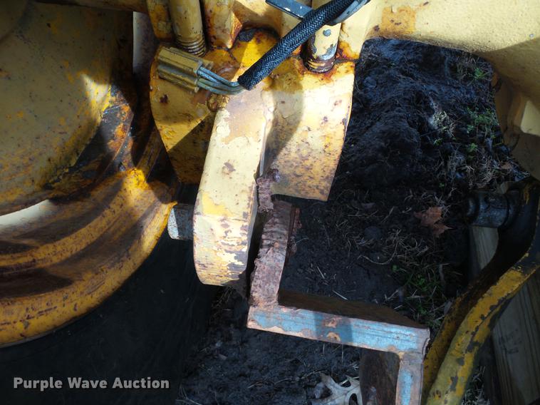 image for item DD2347 1974 John Deere 302A landscape tractor