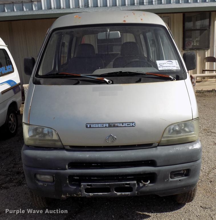 image for item DD3625 2004 Tiger Truck van