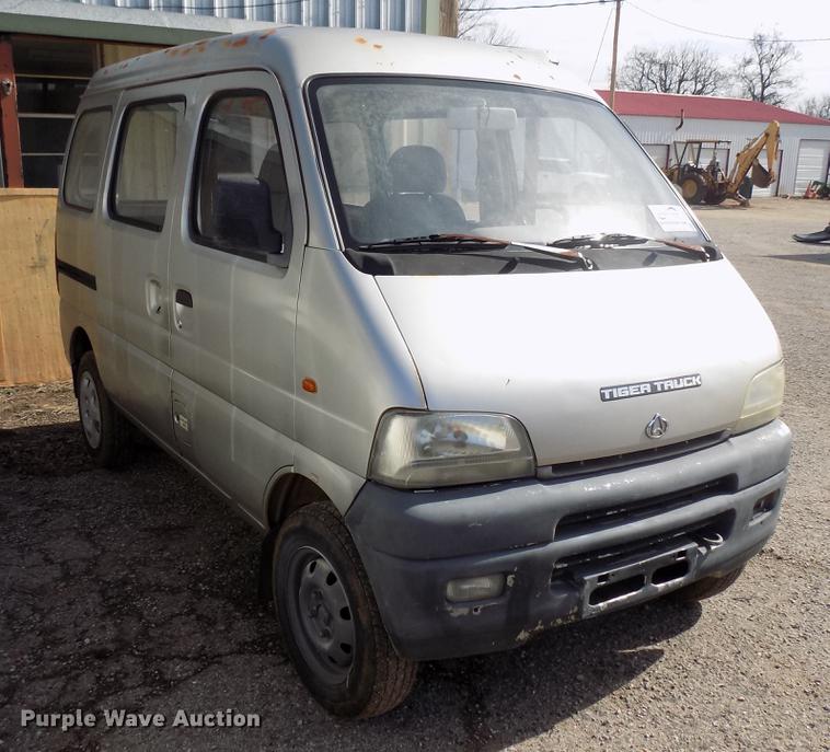 image for item DD3625 2004 Tiger Truck van