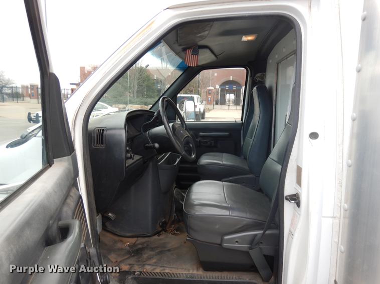 image for item DD3641 1993 Ford Econoline E350 box truck