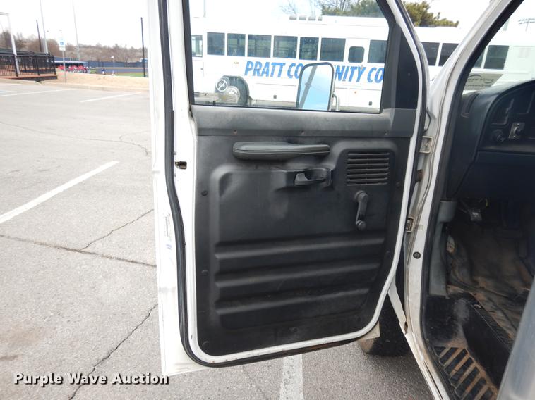 image for item DD3641 1993 Ford Econoline E350 box truck