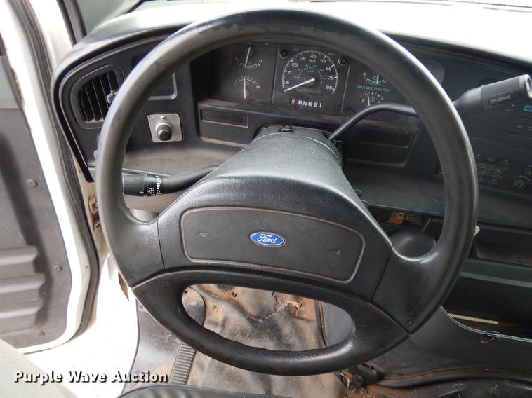 image for item DD3641 1993 Ford Econoline E350 box truck