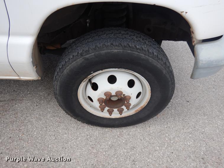 image for item DD3641 1993 Ford Econoline E350 box truck