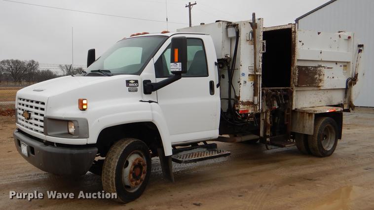 image for item DE0023 2006 Chevrolet C5500 refuse truck
