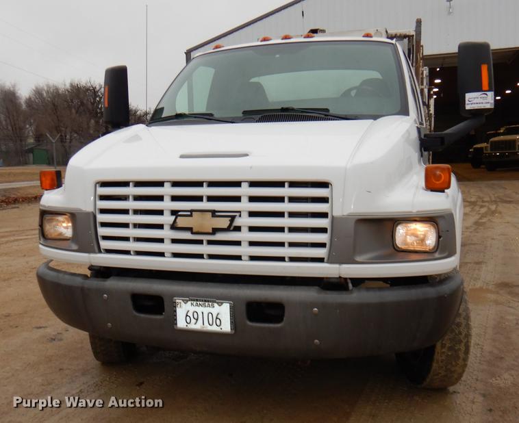image for item DE0023 2006 Chevrolet C5500 refuse truck