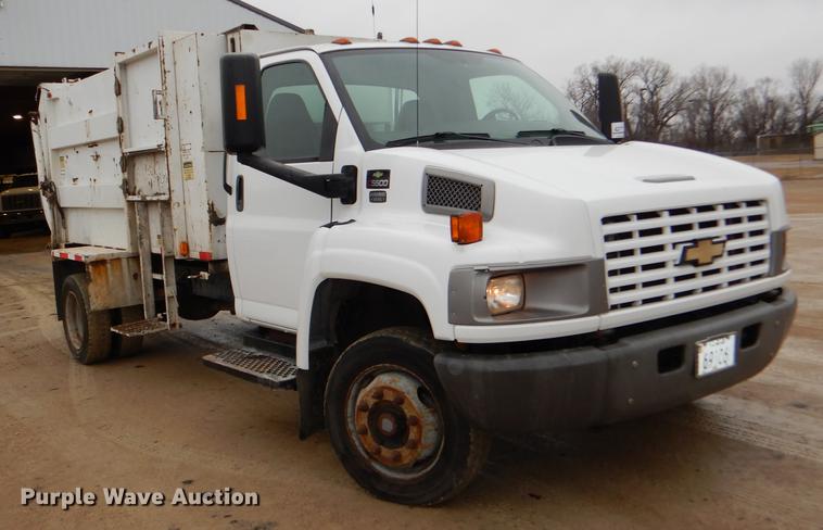 image for item DE0023 2006 Chevrolet C5500 refuse truck