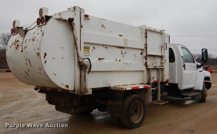image for item DE0023 2006 Chevrolet C5500 refuse truck