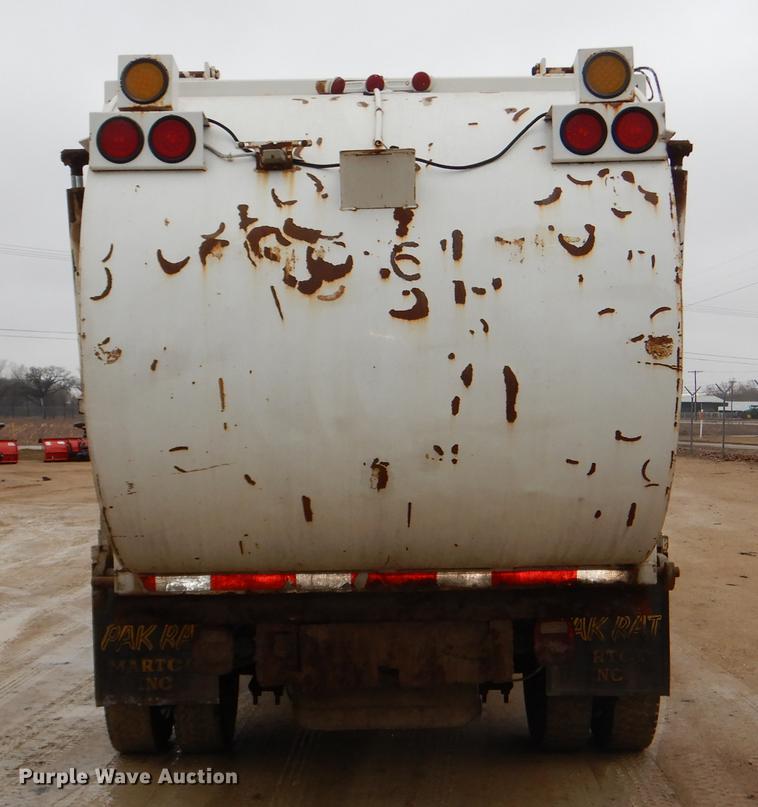 image for item DE0023 2006 Chevrolet C5500 refuse truck