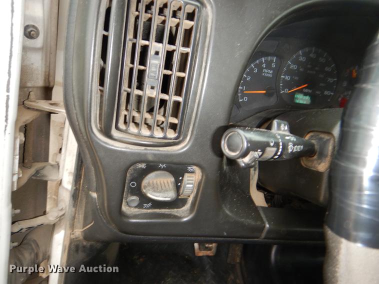 image for item DE0023 2006 Chevrolet C5500 refuse truck