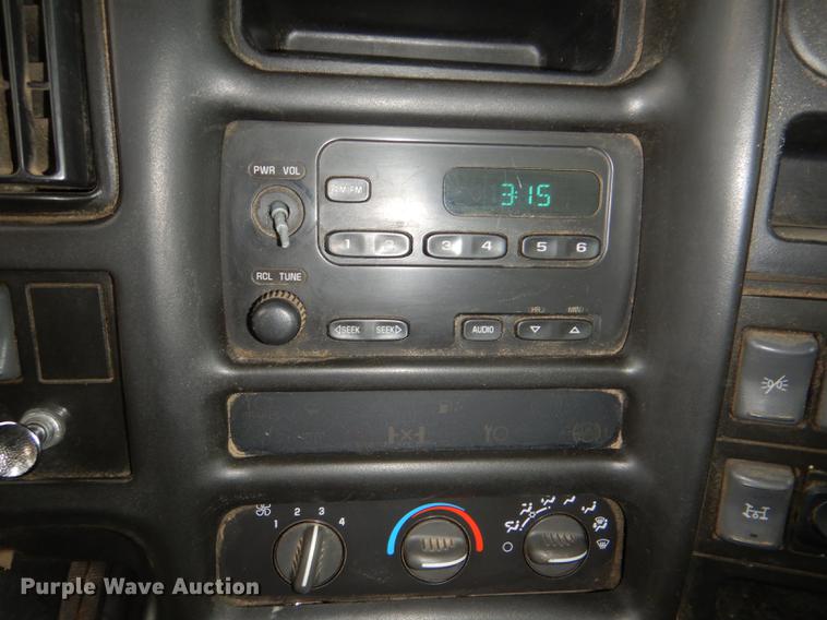 image for item DE0023 2006 Chevrolet C5500 refuse truck