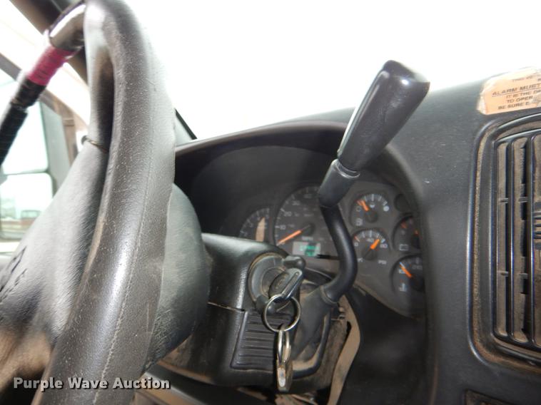 image for item DE0023 2006 Chevrolet C5500 refuse truck